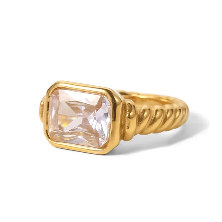 Anillo de croissant de piedras preciosas
