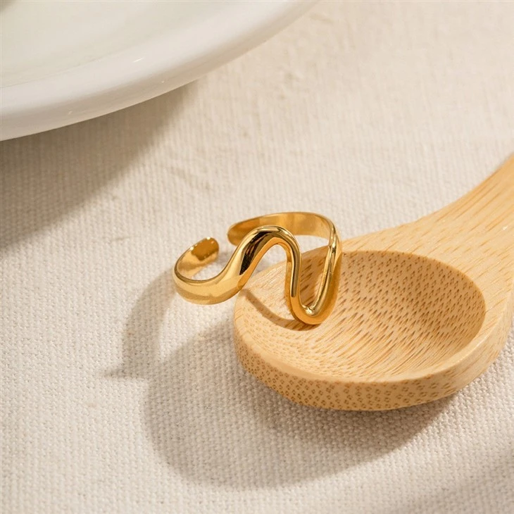 Minimalist Irregular Ring