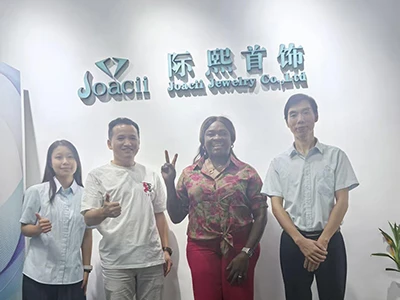 Bienvenido a Joacii: visita a la marca de joyería del Reino Unido