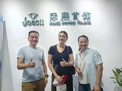 ¡Bienvenido de nuevo! Un cliente del Reino Unido regresa a Joacii