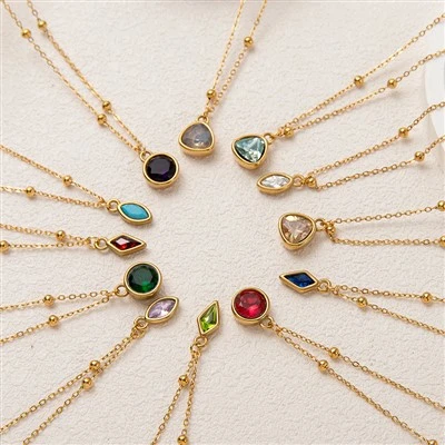 Collar de cadena con cuentas y dije de piedra natal