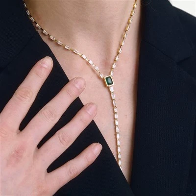 Collar con lazo en forma de Y con circonitas cúbicas