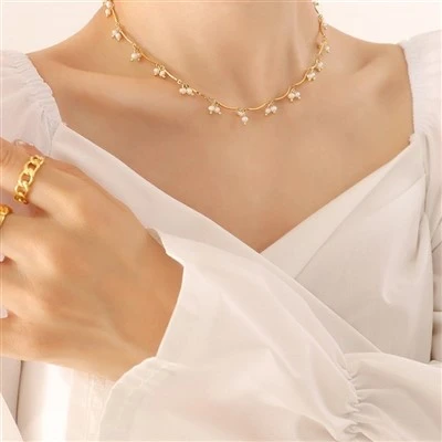 Collar de cuello de perla delicada