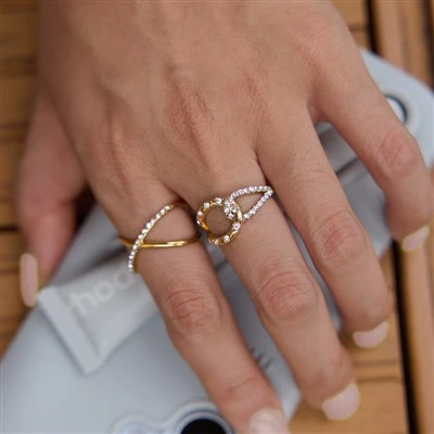 Anillo de doble bucle entrelazado