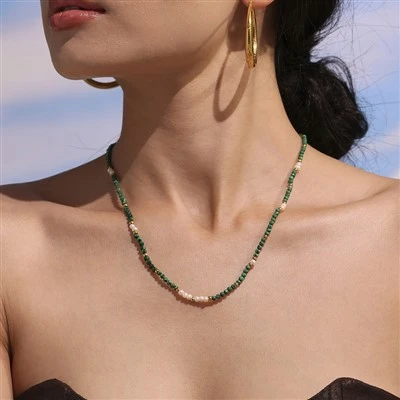 Collar de perlas de agua dulce de malaquita