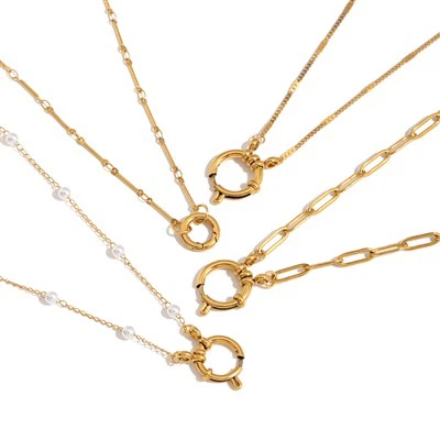 Collar con dije de hebilla de marinero